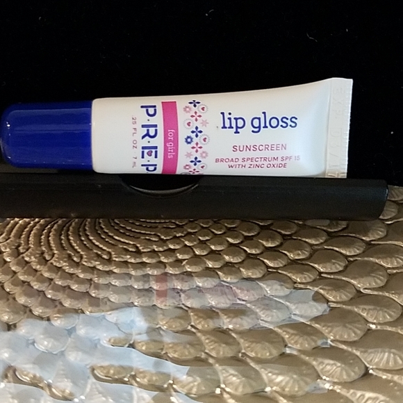 PREP Lip Gloss with sunscreen - Picture 5 of 8
